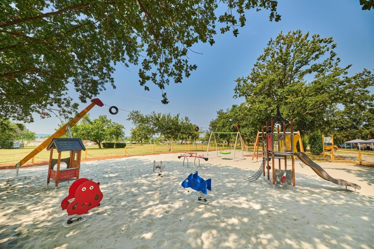 Camping Park Umag Mobile Homes Karigador Exterior foto